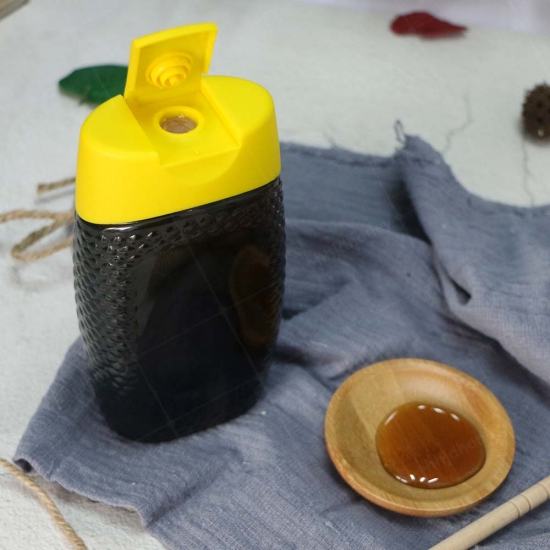 Miel de alforfón natural en botellas de plástico de 500g. 